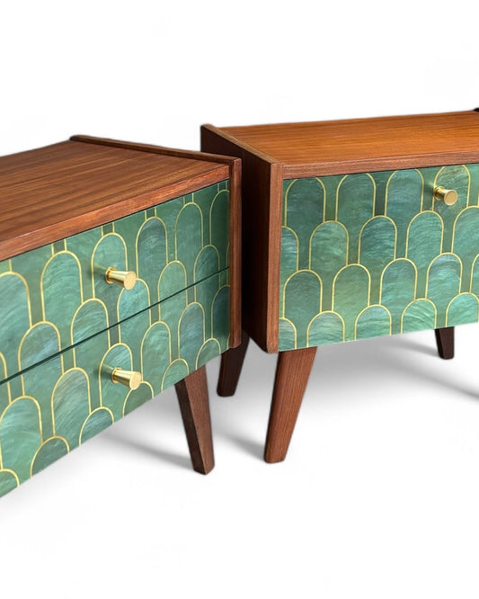 Vintage nachtkastjes bekleed met Nizwa Jade van Bethan Gray | The Vintage Vibe