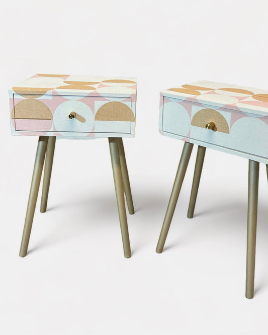 Vintage nachtkastjes in roze, wit en goud | The Vintage Vibe