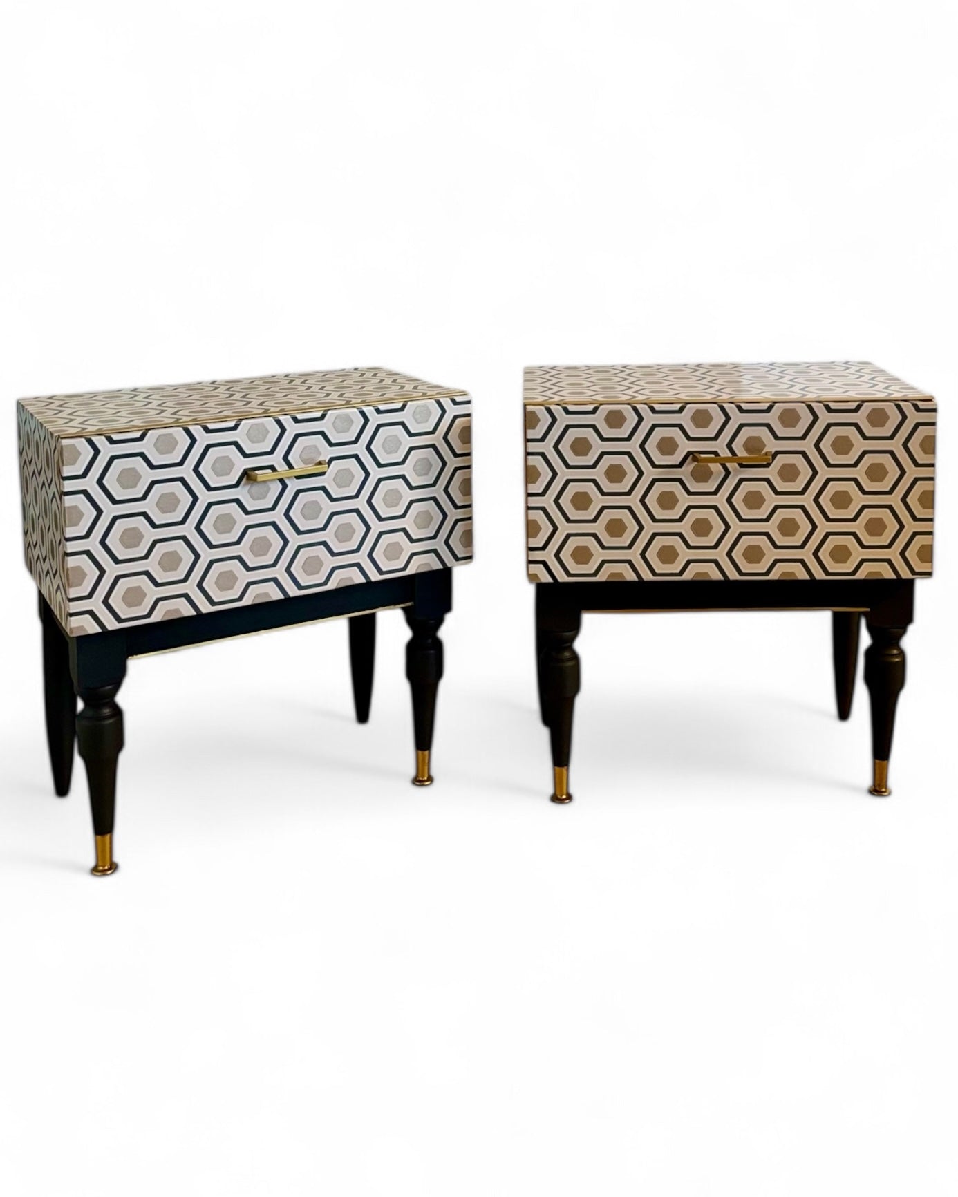 Mid Century kastjes met Hicks’ Hexagon van Cole & Son | The Vintage Vibe