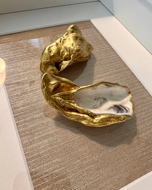 Golden oysters in white frame | The Vintage Vibe
