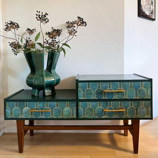 Vintage laag dressoir in Nizwa Jade van Bethan Gray | The Vintage Vibe