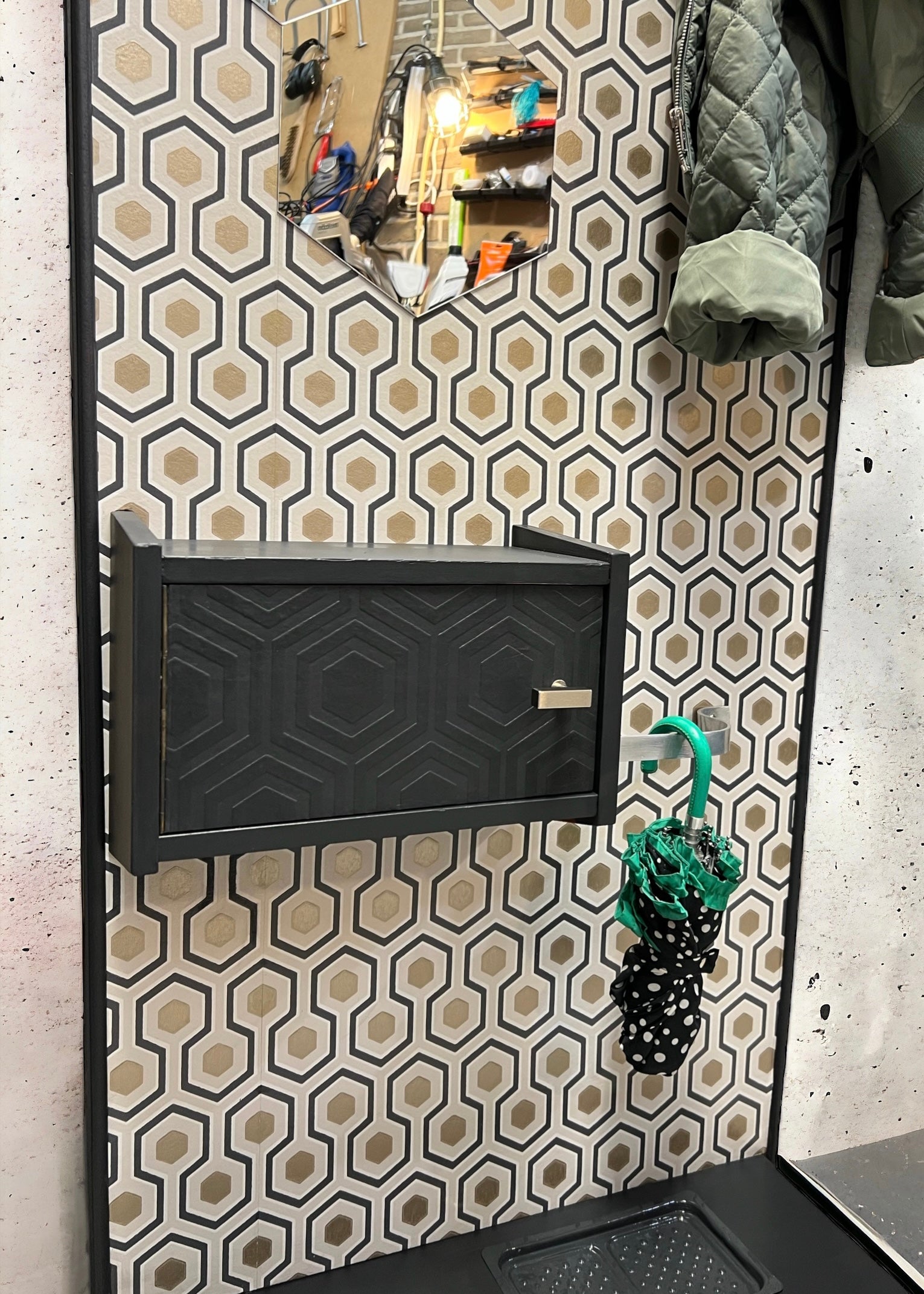 Vintage wandgarderobe, kapstok | The Vintage Vibe