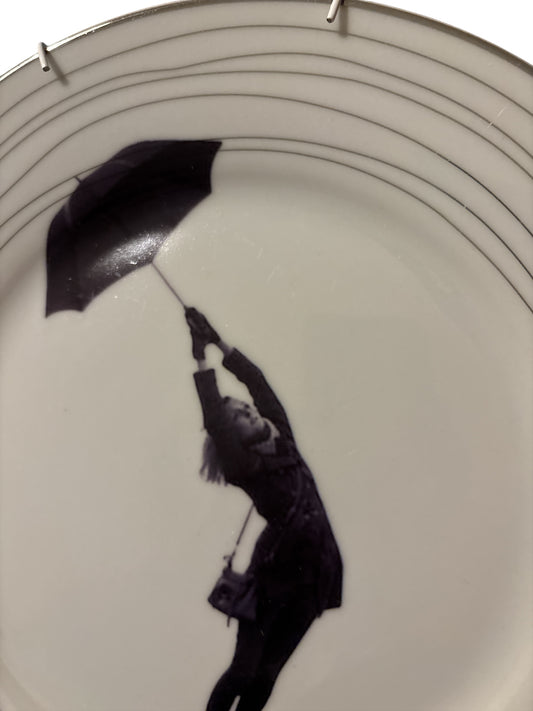 Vintage Wandbord Vrouw met Paraplu | The Vintage Vibe