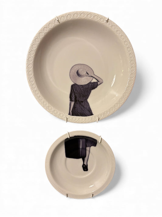 Vintage Wandbord Vrouw met Koffer | The Vintage Vibe