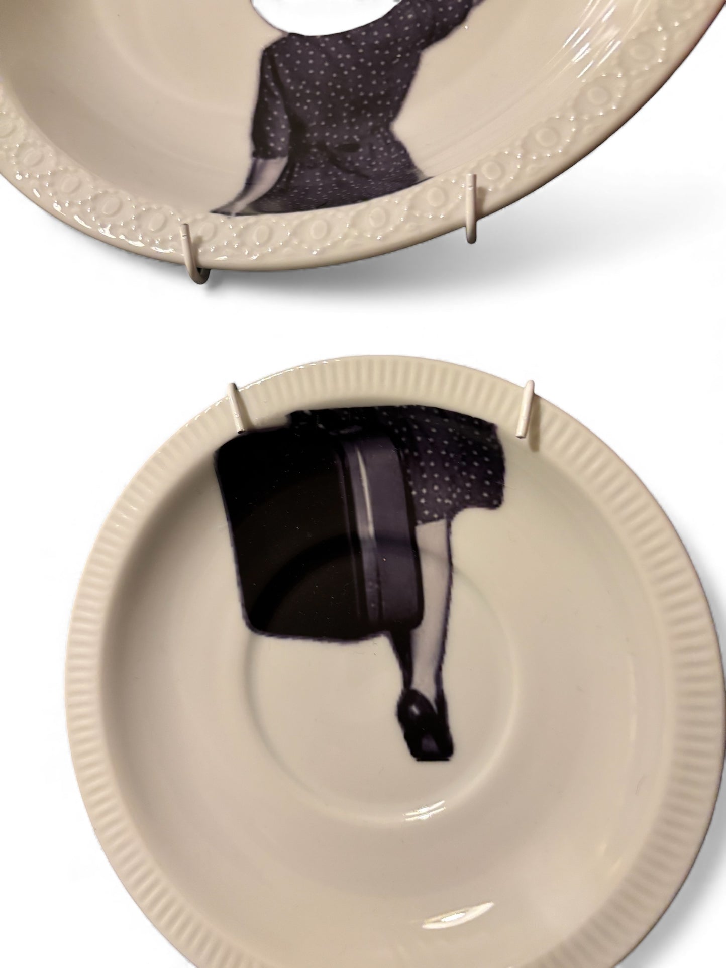 Vintage Wandbord Vrouw met Koffer | The Vintage Vibe