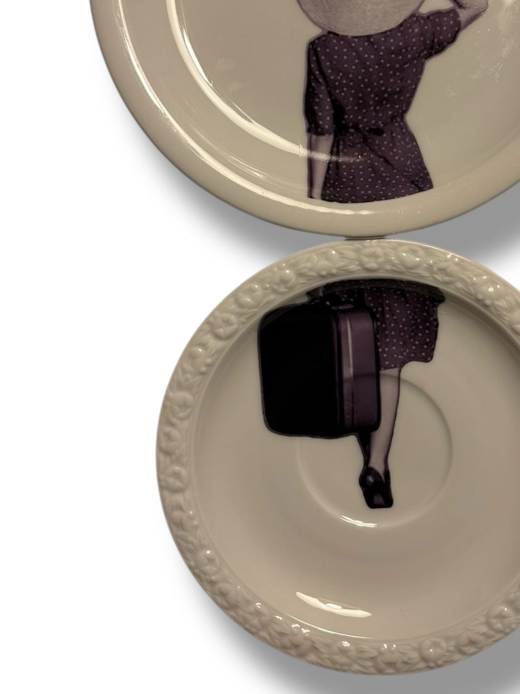 Vintage Wandbord Vrouw met Koffer | The Vintage Vibe