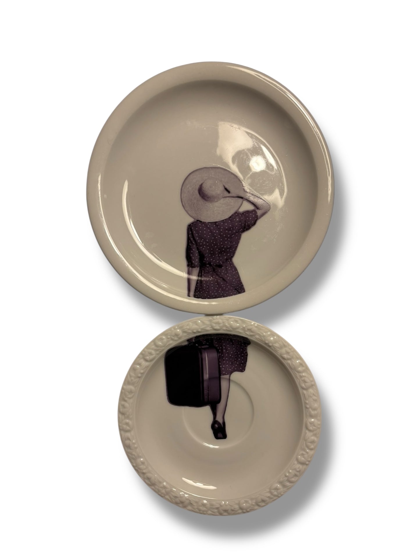 Vintage Wandbord Vrouw met Koffer | The Vintage Vibe