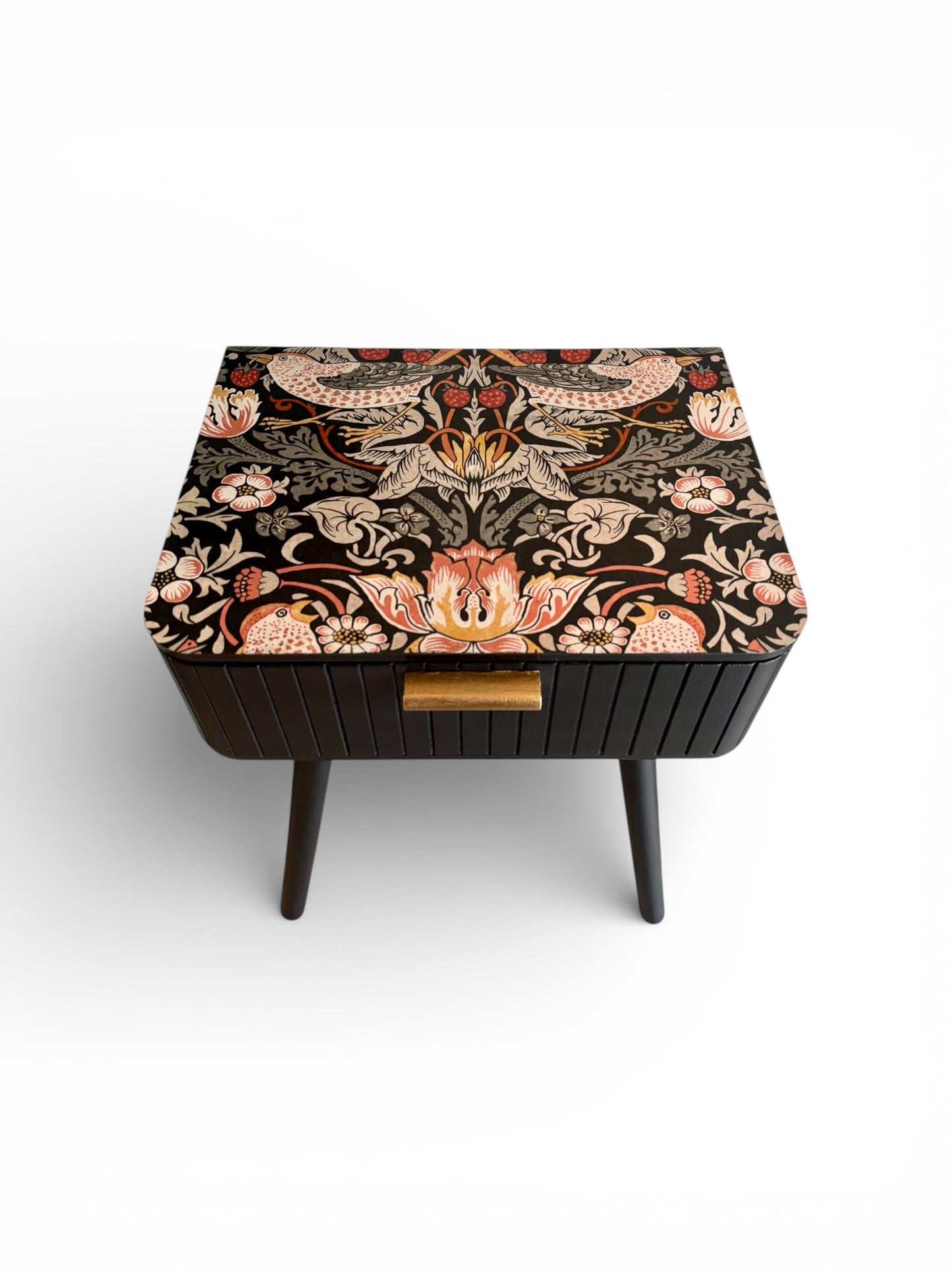 Nachtkastjes met William Morris Strawberry Thief | The Vintage Vibe