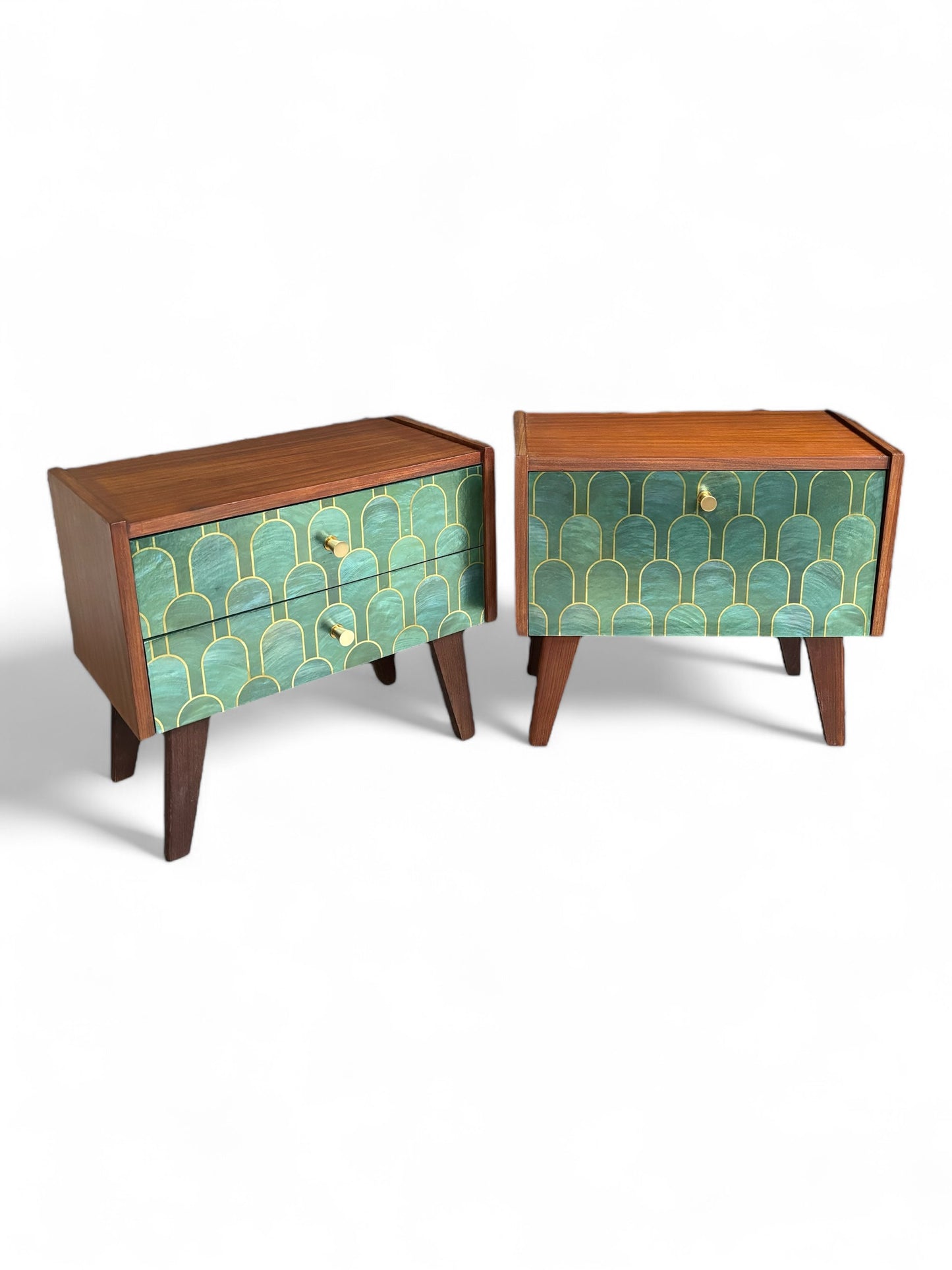 Vintage nachtkastjes bekleed met Nizwa Jade van Bethan Gray | The Vintage Vibe