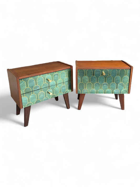 Vintage nachtkastjes bekleed met Nizwa Jade van Bethan Gray | The Vintage Vibe