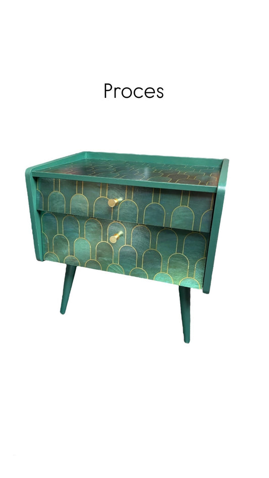 Mid Century Modern nachtkastjes bekleed met Nizwa Jade van Bethan Gray | The Vintage Vibe