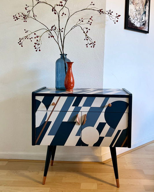 Vintage kastje met retro print in blauw, wit en koper | The Vintage Vibe