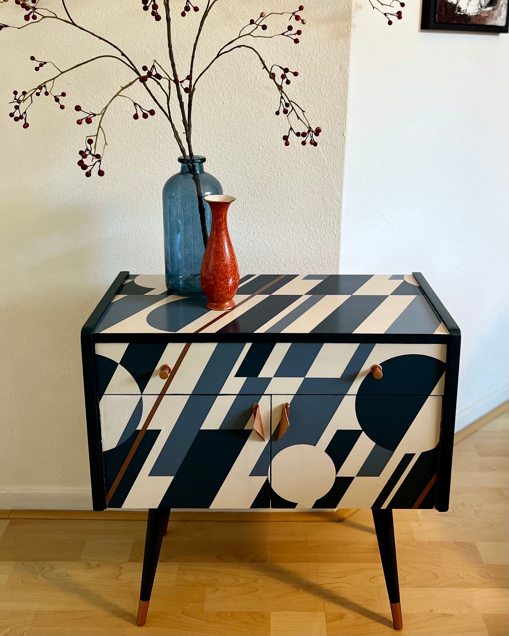 Vintage kastje met retro print in blauw, wit en koper | The Vintage Vibe