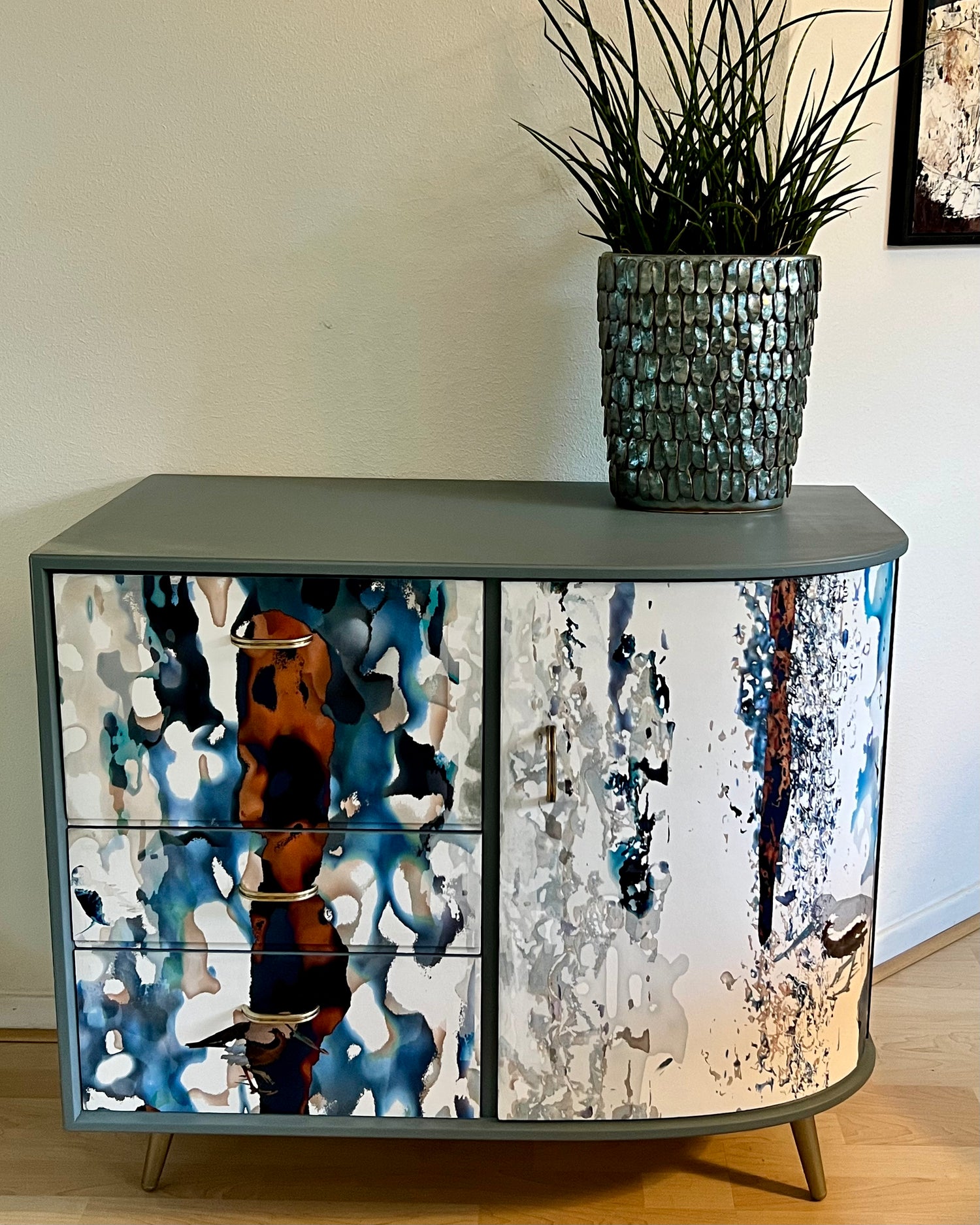 Vintage dressoir bekleed met een prachtige print | The Vintage Vibe