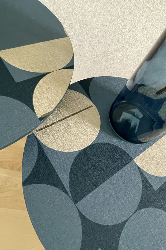 Bijzettafel in licht en donker turquoise met goud en prachtige retro vormen | The Vintage Vibe