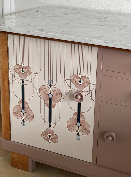 Vintage dressoir met wit marmeren blad bekleed met een Art Nouveau print | The Vintage Vibe