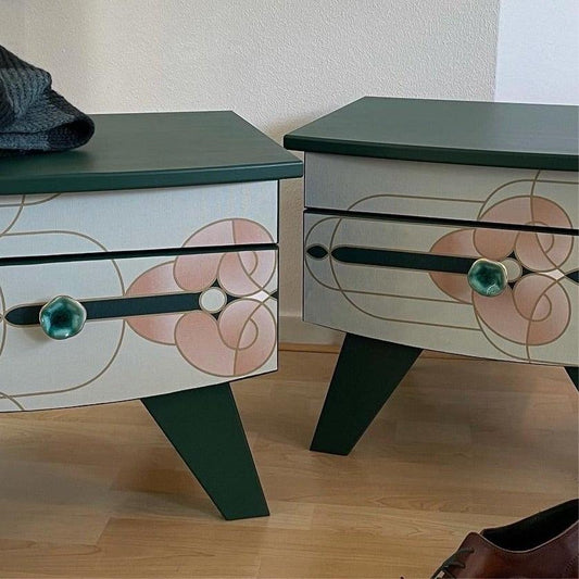 Nachtkastjes groen met een Art Nouveau print | The Vintage Vibe