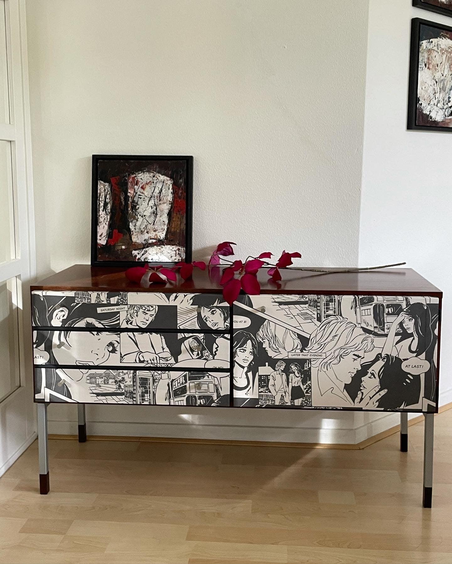 Vintage dressoir Mid-Century met een pop-art print | The Vintage Vibe