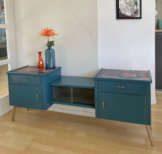 Vintage dressoir in teal met een gave florale print | The Vintage Vibe
