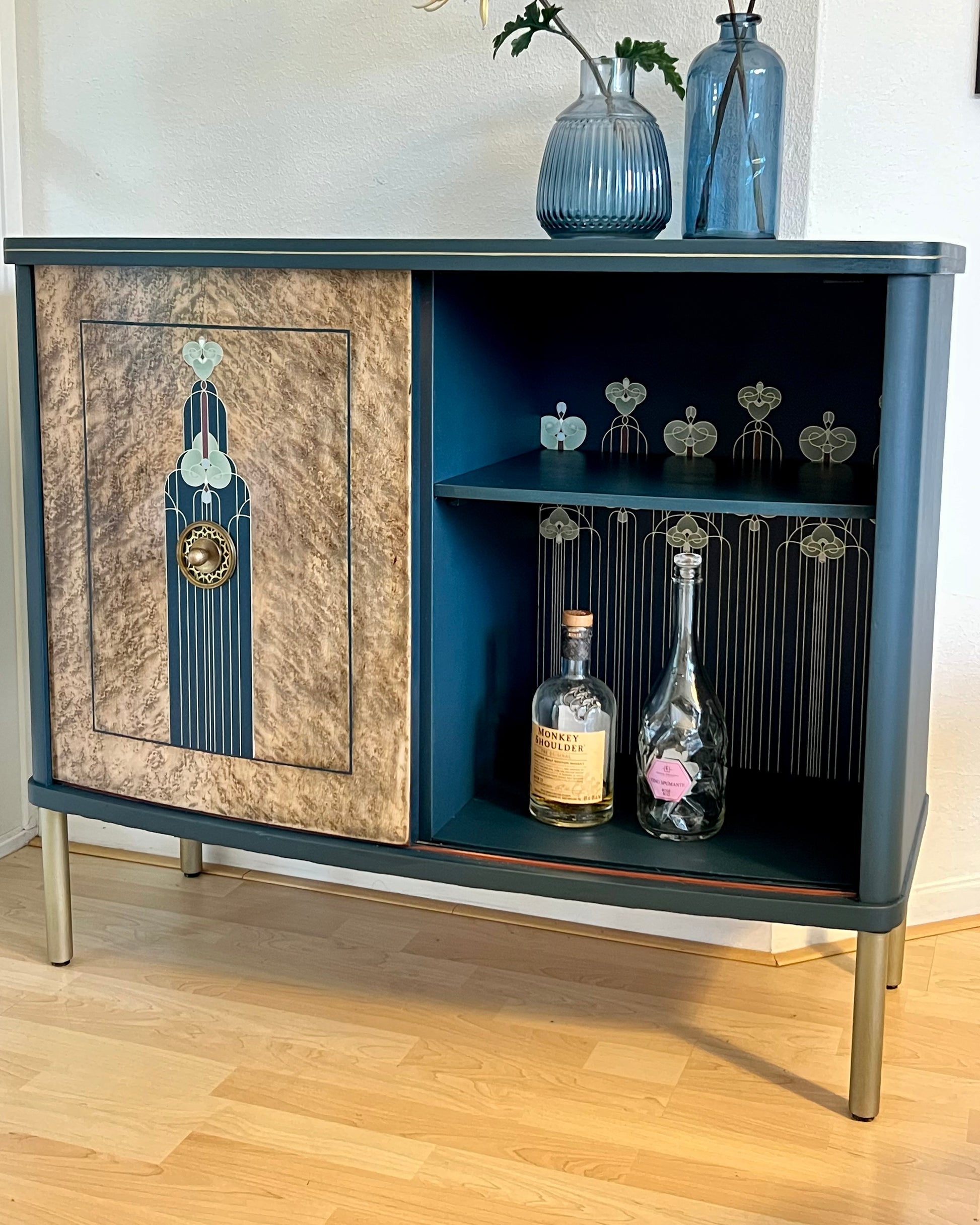 Vintage drankenkastje in Art Decoff en notenhout | The Vintage Vibe