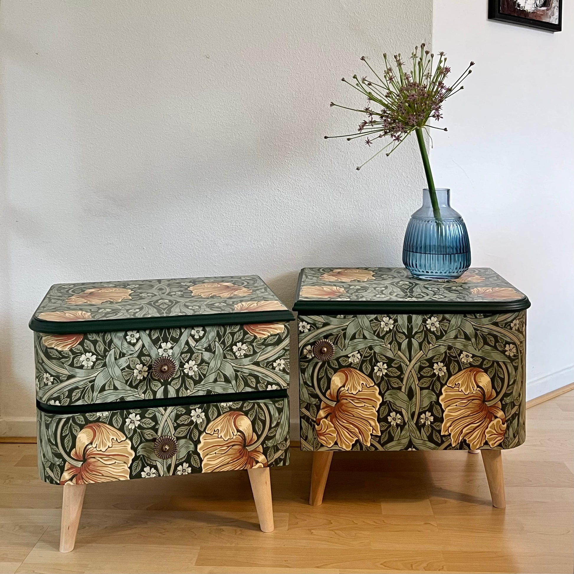Vintage nachtkastjes bekleed met Pimpernel van William Morris | The Vintage Vibe