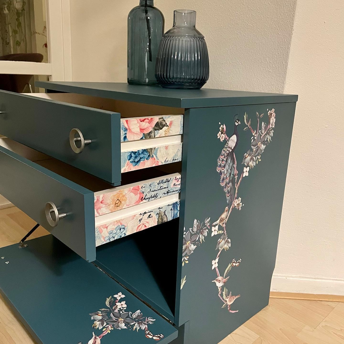 Vintage kastje in donker turquoise met subtiel pauwen design | The Vintage Vibe