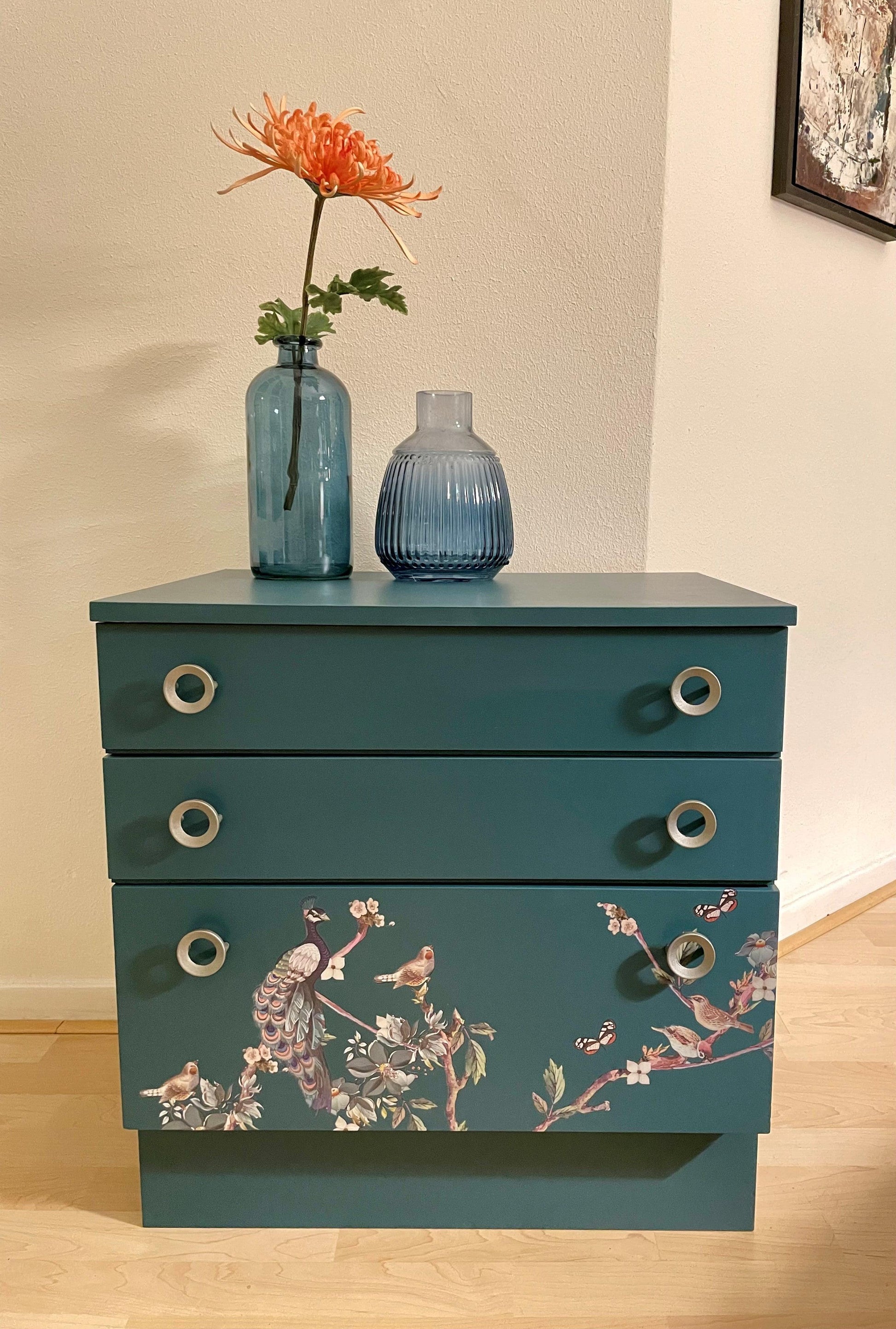 Vintage kastje in donker turquoise met subtiel pauwen design | The Vintage Vibe